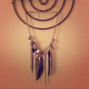 Silver chain link statement necklace with feathers